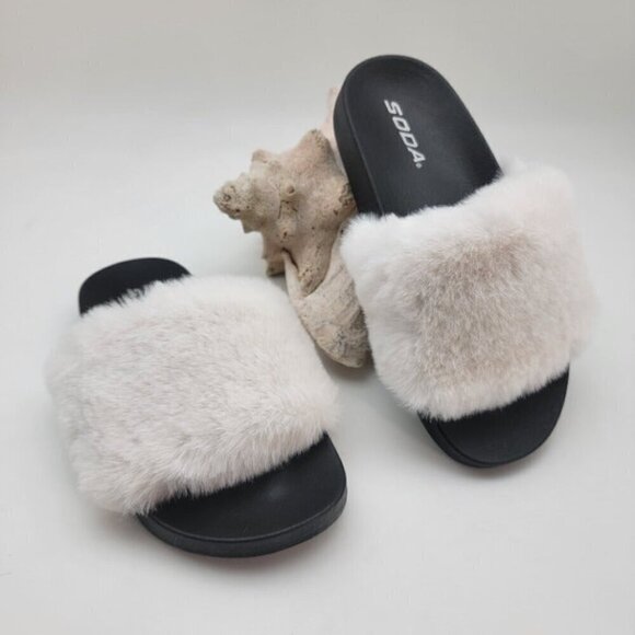Soda Shoes - Women's Cream/Black Faux Fur Slipper Fuzzy Fluffy Slip On Slide Sandal Size 11